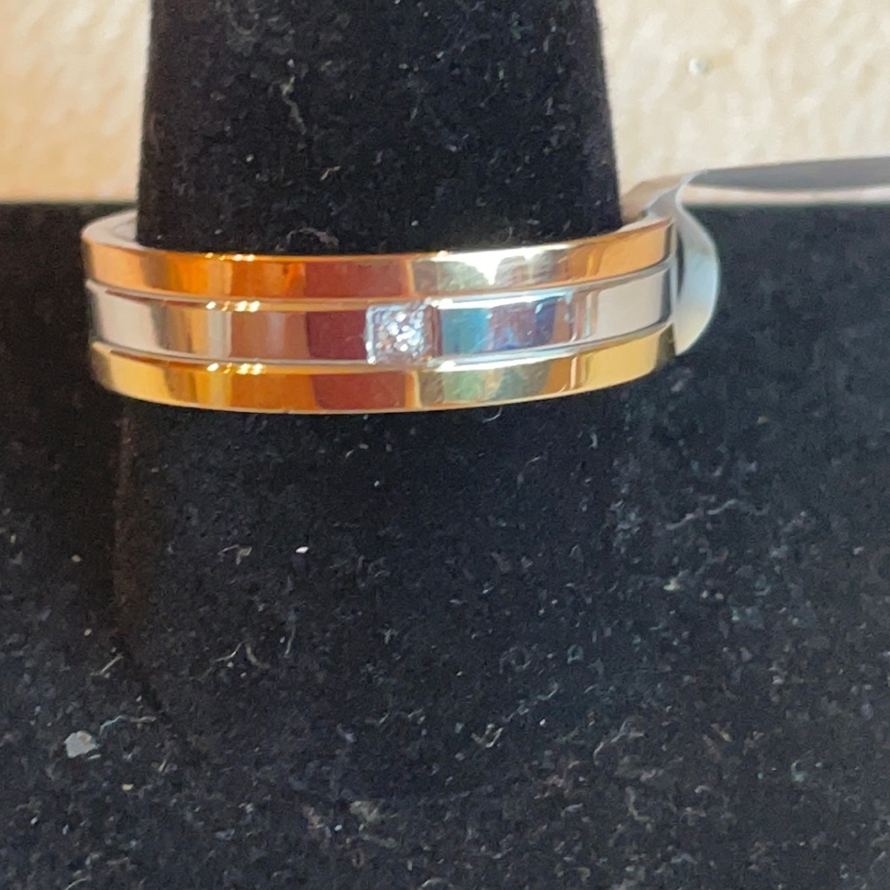 NWT Spike’s Stainless Steel ring sz 11 tri color with tiny crystal